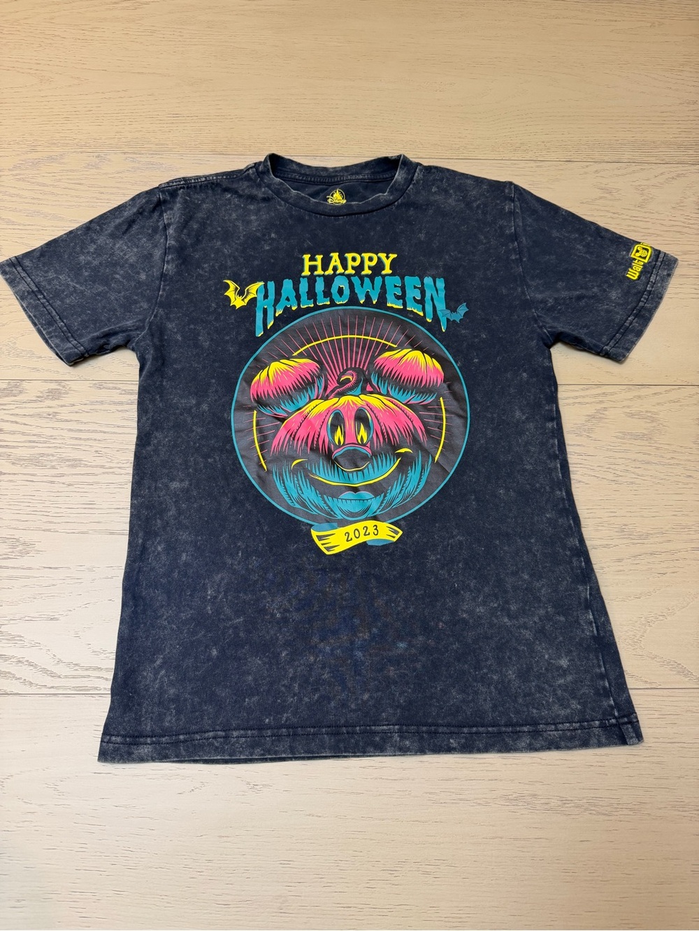 2023 exclusive Disney Parks Halloween Mickey Black Shirt XS